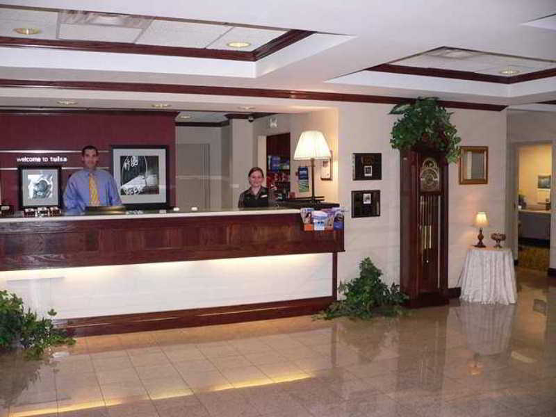 Hampton Inn & Suites Tulsa-Woodland Hills Interior photo